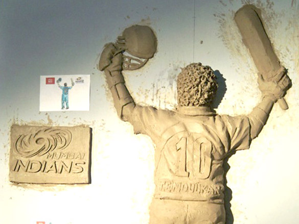 abhijeet unveils sachins clay statue 7