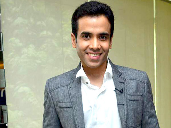 tusshar wins best actor in a comic role at jeeyo bollywood awards 11