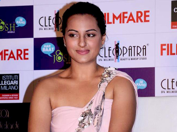 sonakshi launches latest issue of filmfare magazine 6