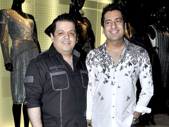 arjun fardeen vivek zayed and dia at rohit rahul gandhis store launch 15