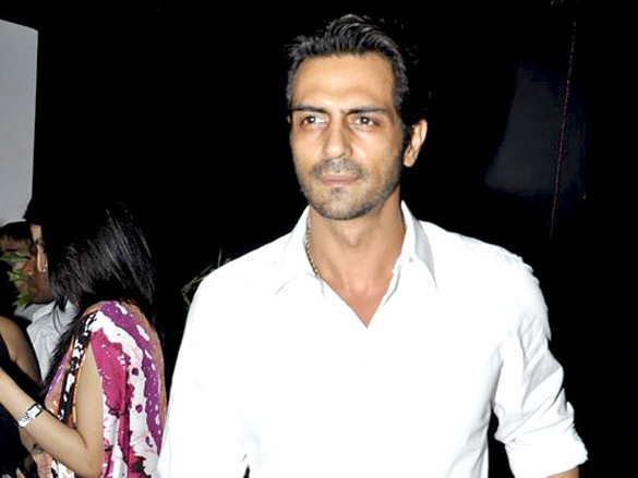 arjun fardeen vivek zayed and dia at rohit rahul gandhis store launch 16