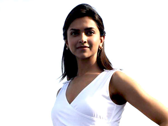 deepika at neutrogena largest umbrella mosaice press conference 13