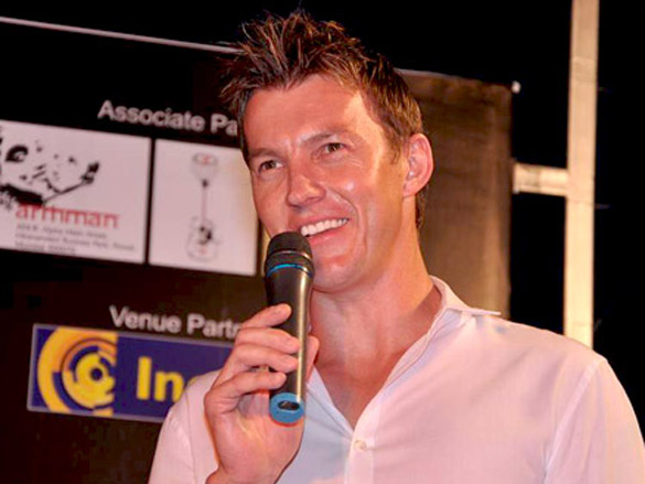 brett lee performs at inorbit mall 6