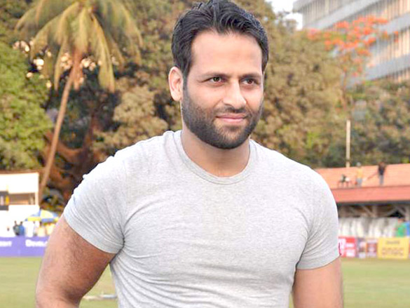 rahul bose at celebrity hockey match 11