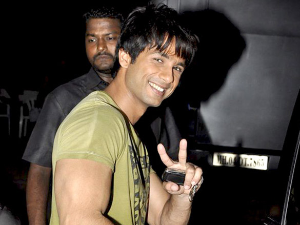 shahid kapoor and sonakshi snapped at mehboob studio 7