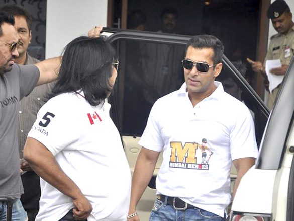 salman khan heads to bangalore to attend ccl opening ceremony 2