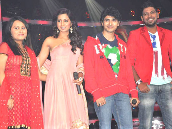 shreya ghoshal at x factor india 12 finalists introduction 7