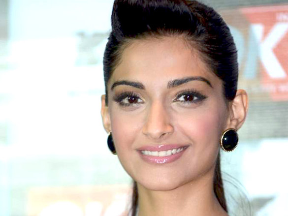 sonam kapoor at ok magazines cover launch 14