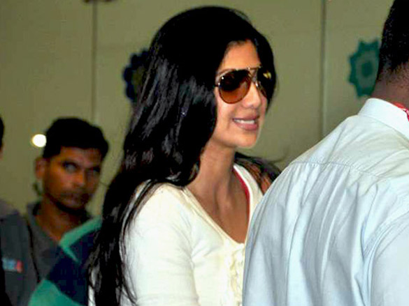 shilpa and preity snapped as they leave for london 3