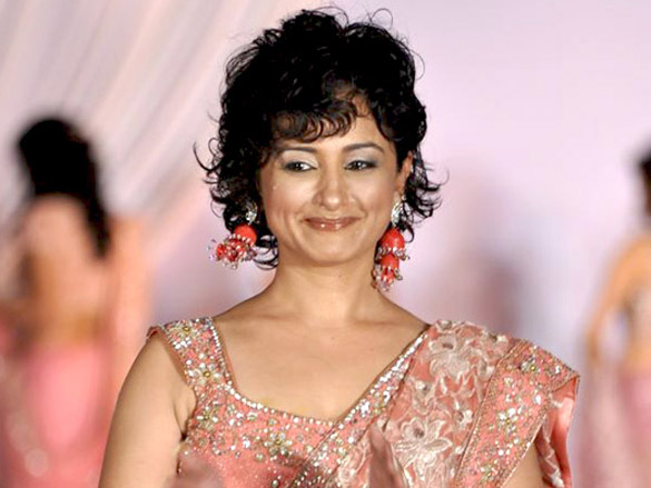 kajol and vivek oberoi walk the ramp at pidilite cpaa charity fashion show 10