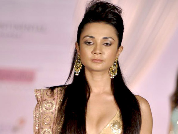 kajol and vivek oberoi walk the ramp at pidilite cpaa charity fashion show 11