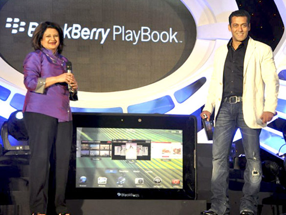 salman khan jives at blackberry playbook launch after party 2