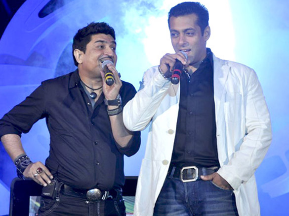 salman khan jives at blackberry playbook launch after party 5