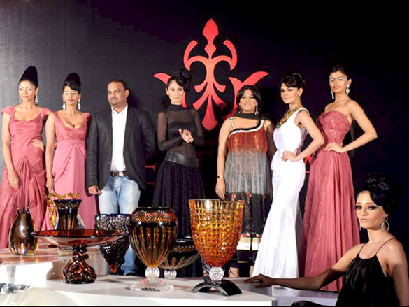 bruna abdulla and bhairavi goswami at vestoria fashion show 3