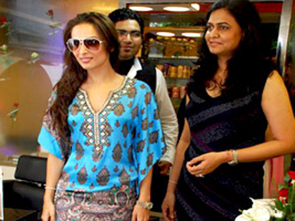 malaika arora grace ace hair skin lounge opening 5
