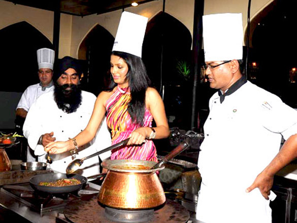 geeta basra at sahara stars punjabi food festival 4