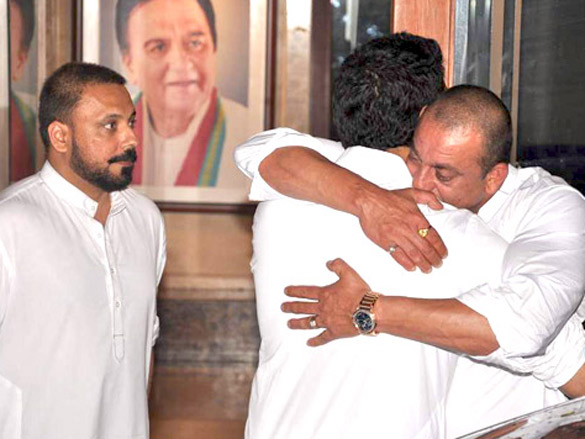 aishwarya and abhishek snapped at sanjay dutts home 6