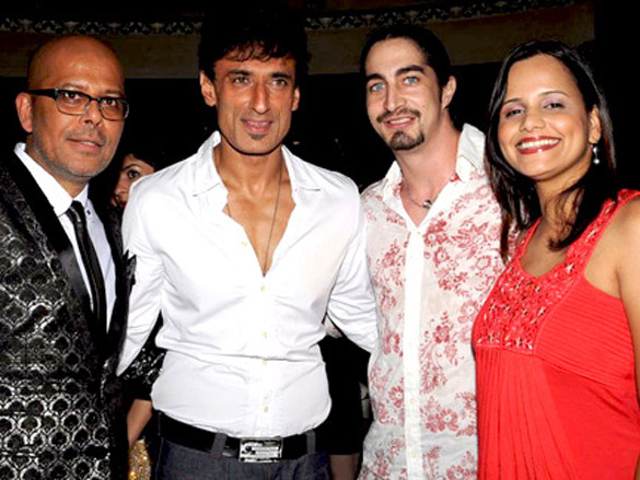 lisa haydon unveils narendra kumar swiss calendar 6