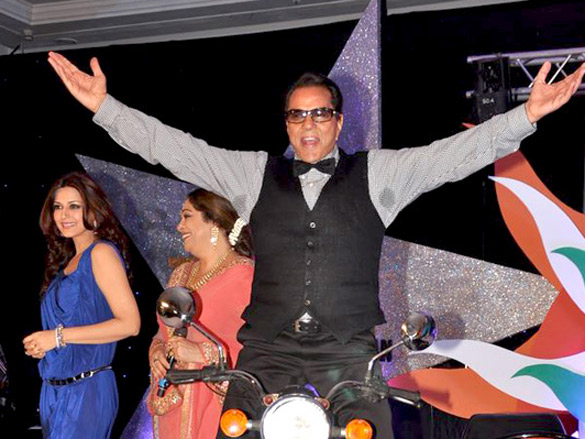 dharmendra sonali and kirron at indias got talent season 3 launch 7