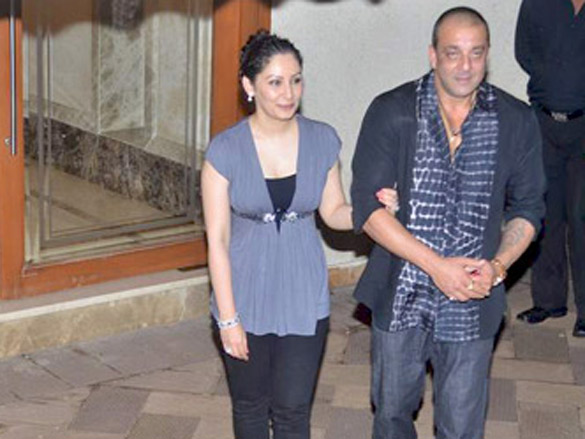 salman and zarine at manyata dutts birthday bash 20