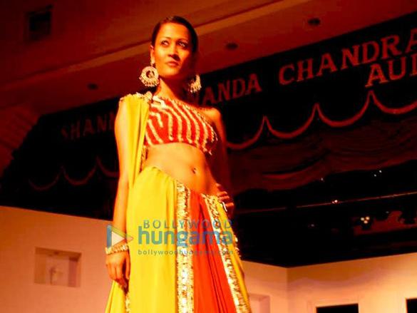 vikram phadnis and shaina nc judge bd somanis fashion show 11