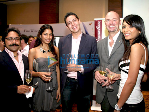 vijay mallya with the models at the sopexa french wine fest 3