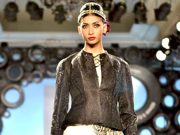 jj valayas show at synergy1 delhi couture week 2011 5