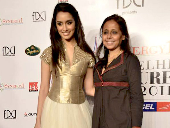 sonakshi urmila and sharmila tagore at delhi couture week 2011 day 3 10