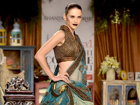sonakshi sinha walks for shantanu nikhil at delhi couture week 2011 day 3 6