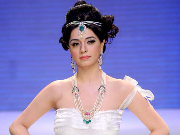 nargis walks the ramp for eekani at iijw 2011 5