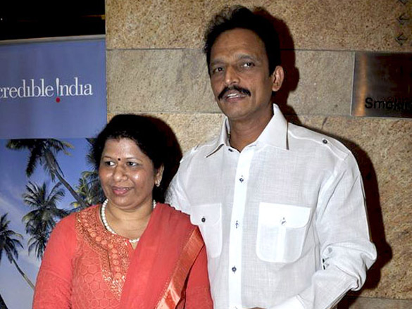 amrita rao walks the ramp for agni jewels at iijw 2011 19