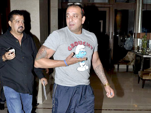 sanjay and manyata dutt pose with their twins 7