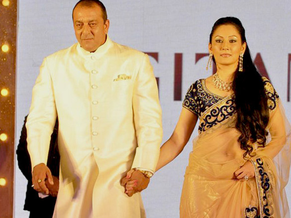 sanjay dutt bipasha neha riya and raima at gitanjali bollywood ticket nite 13