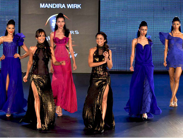 malaika amrita walk the ramp for mandira wirk at blenders pride fashion tour 2011 4