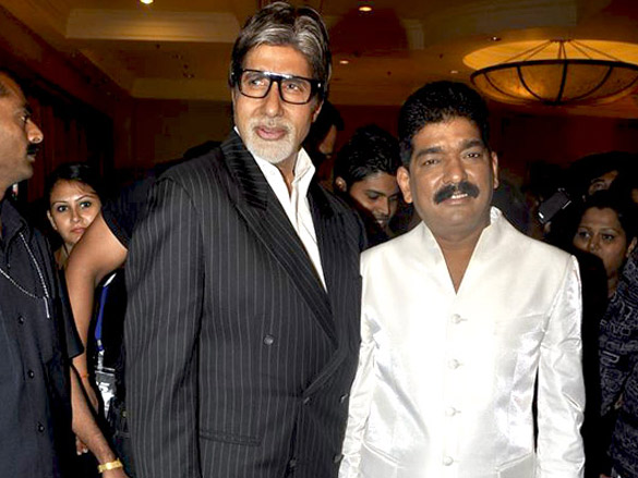 amitabh bachchan unveils nitin desais book at his 25th year celebrations 20