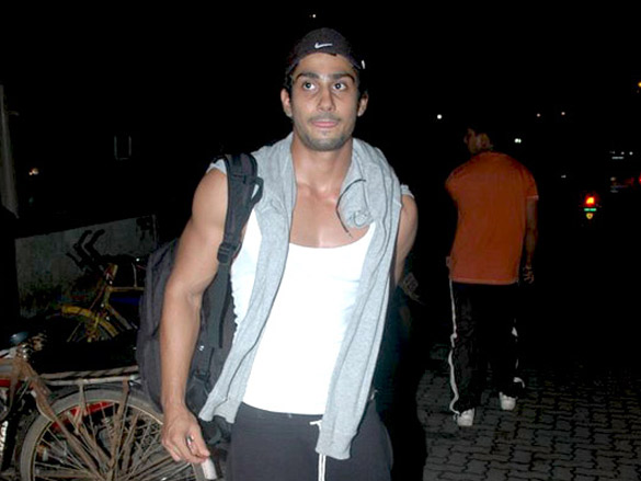 prateik babbar snapped in bandra 3