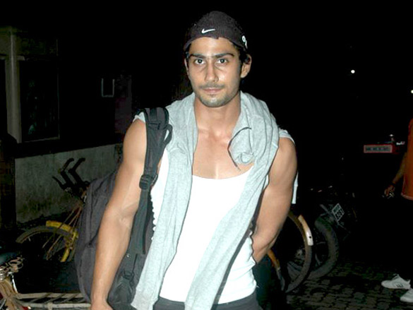 prateik babbar snapped in bandra 4