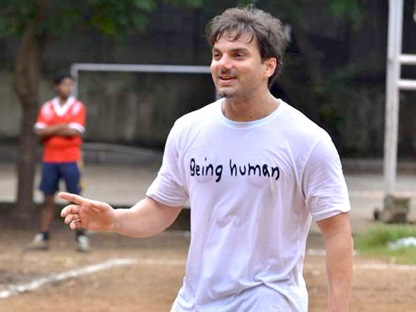 salman khan at mens health friendly soccer match with celeb dads and kids 8