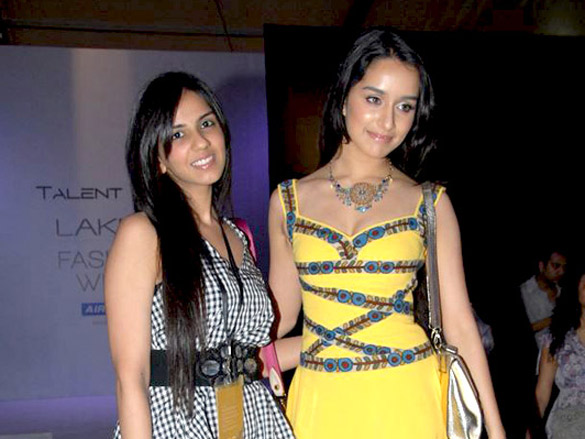 shraddha graces nishka lullas show at lakme fashion week 2011 day 1 3
