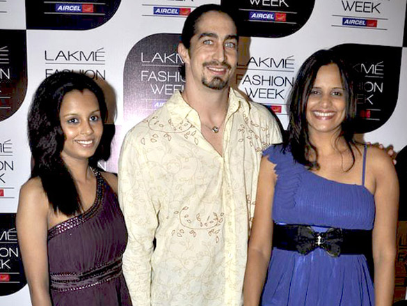 kabir bedi walks for narendra kumars show at lakme fashion week 2011 day 2 12