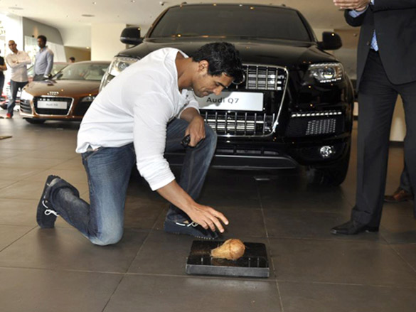 john abraham gets his new audi q7 4