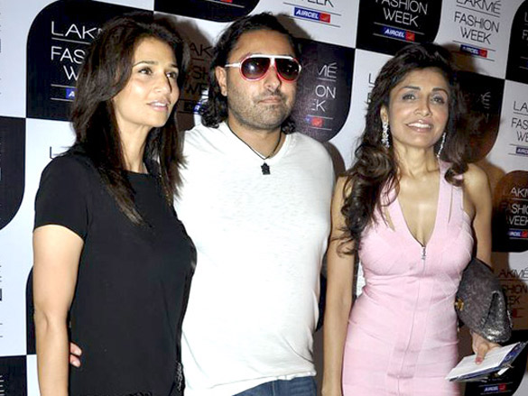 manish malhotras finale at lakme fashion week 2011 5