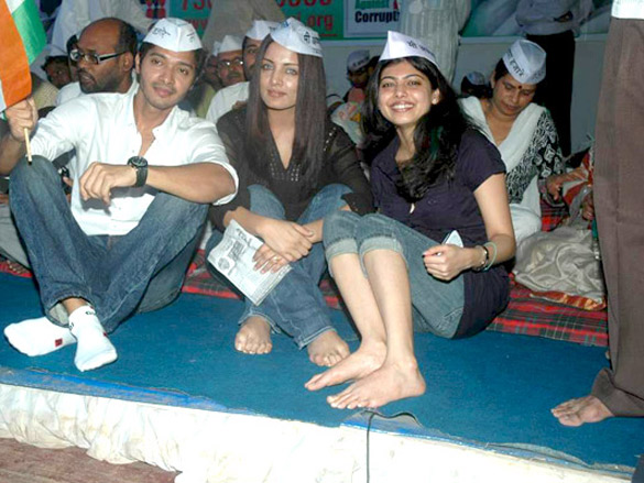celina and shreyas support anna hazare 6