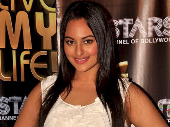 sonakshi sinha promotes live my life on utv stars 3