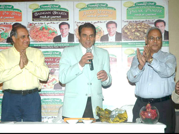dharmendra at yummy chef book launch 4
