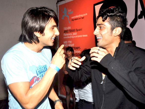 ranveer and prateik rock at designer hippies nite at blue frog 6