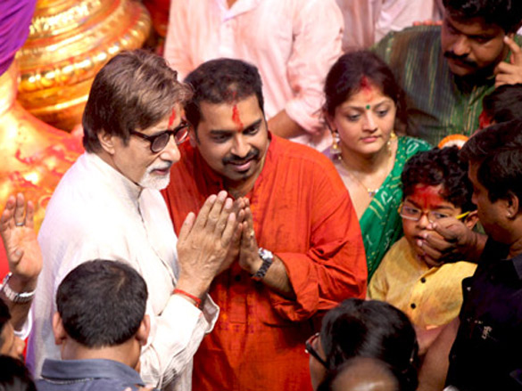 amitabh bachchan visits lalbaugcha raja ganesh idol 3