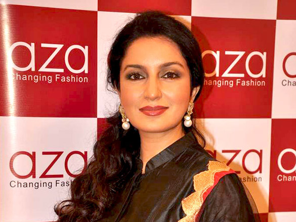 tisca with leading models at designer rahul mishras showcase at aza 8