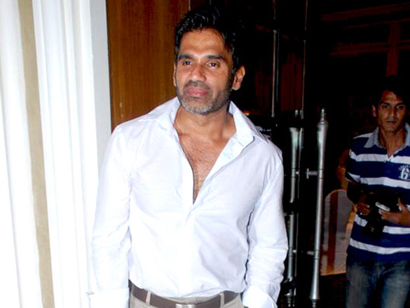 suniel shetty and rajpal yadav at abu azmis eid party 6