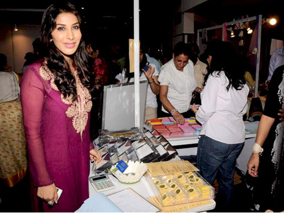 raveena and sophie at design one exhibition 15